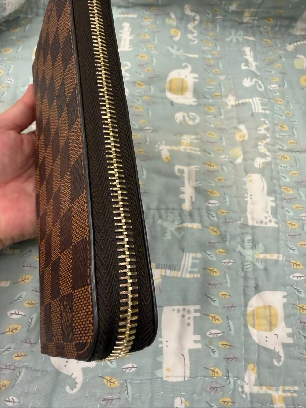 Louis Vuitton Zippy Wallet (PRICE FIRM)